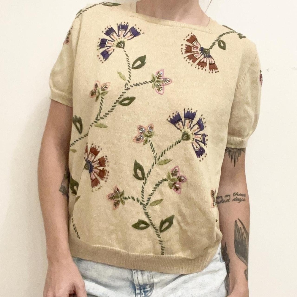 Vintage cottagecore top with floral embroidery